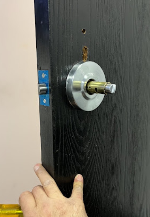 Rekeying vs. Replacing Locks: What Aurora Homeowners Should Know